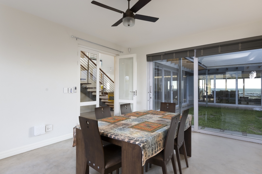 To Let 4 Bedroom Property for Rent in Harbour Island Western Cape
